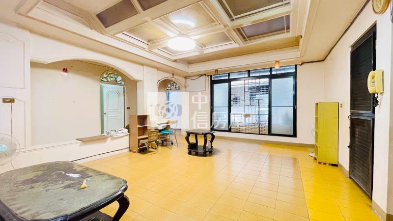 市區公寓2樓邊間三房超低公設房屋室內格局與周邊環境