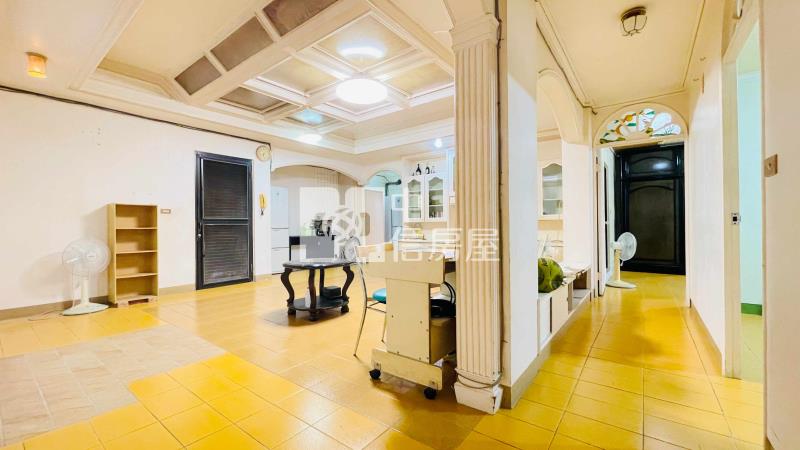 市區公寓2樓邊間三房超低公設房屋室內格局與周邊環境