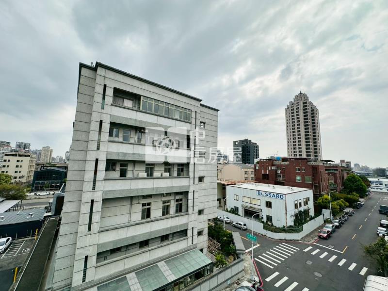 11期雙併店墅-企業總部房屋室內格局與周邊環境