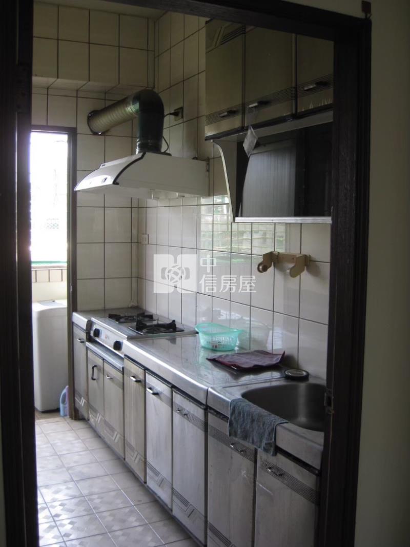 專任-臨忠孝路新貴華夏正神路三房6+7樓房屋室內格局與周邊環境