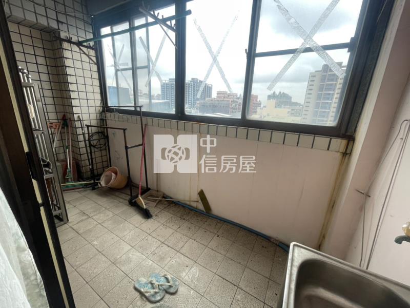 專任-臨忠孝路新貴華夏正神路三房6+7樓房屋室內格局與周邊環境