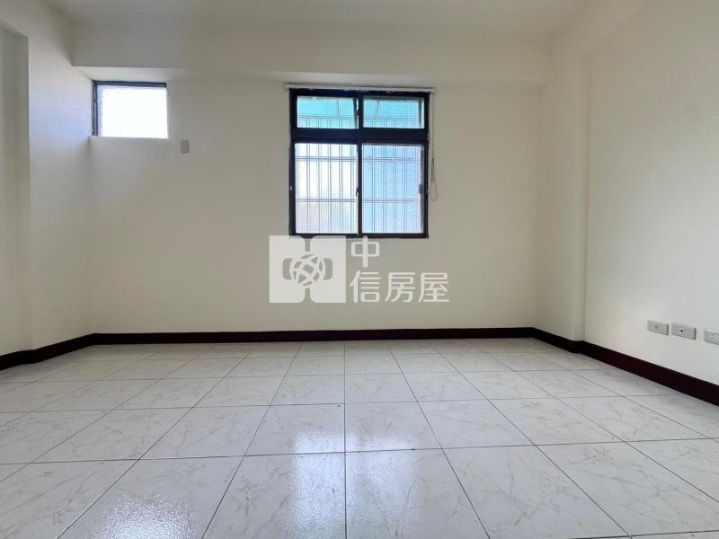 大雅｜上楓國小｜車庫美別墅房屋室內格局與周邊環境