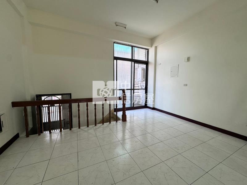 大雅｜上楓國小｜車庫美別墅房屋室內格局與周邊環境