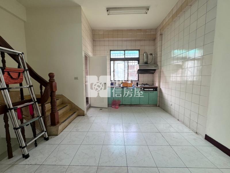 大雅｜上楓國小｜車庫美別墅房屋室內格局與周邊環境