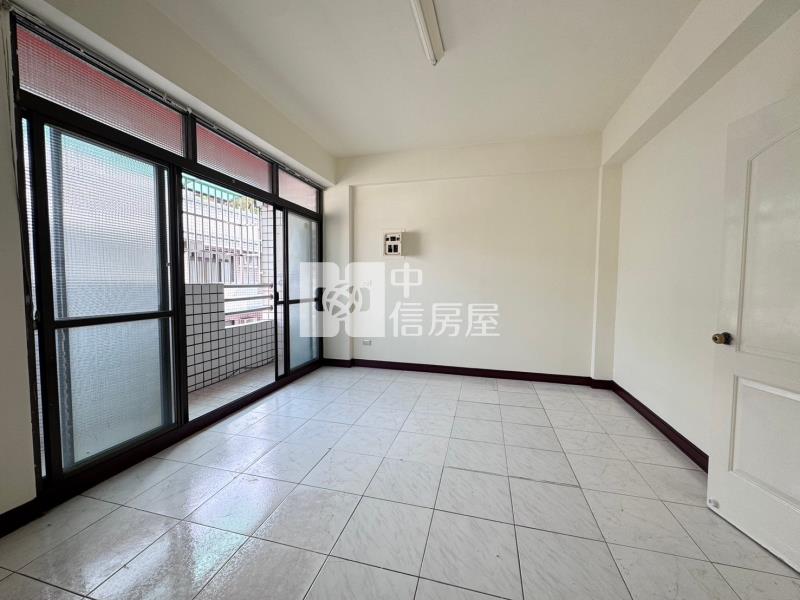 大雅｜上楓國小｜車庫美別墅房屋室內格局與周邊環境