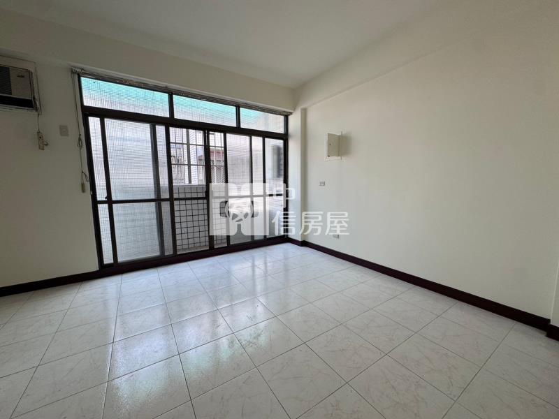 大雅｜上楓國小｜車庫美別墅房屋室內格局與周邊環境