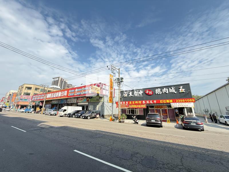 正樹德路大面寬百坪透店（專任）房屋室內格局與周邊環境