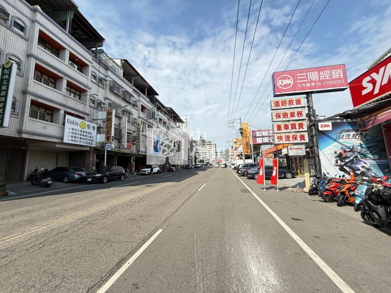 正樹德路大面寬百坪透店（專任）房屋室內格局與周邊環境