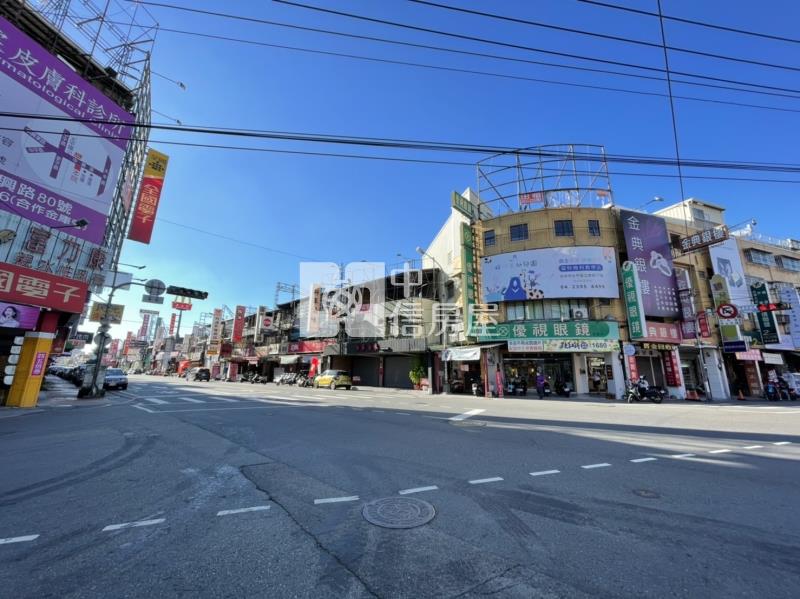 正樹德路大面寬百坪透店（專任）房屋室內格局與周邊環境