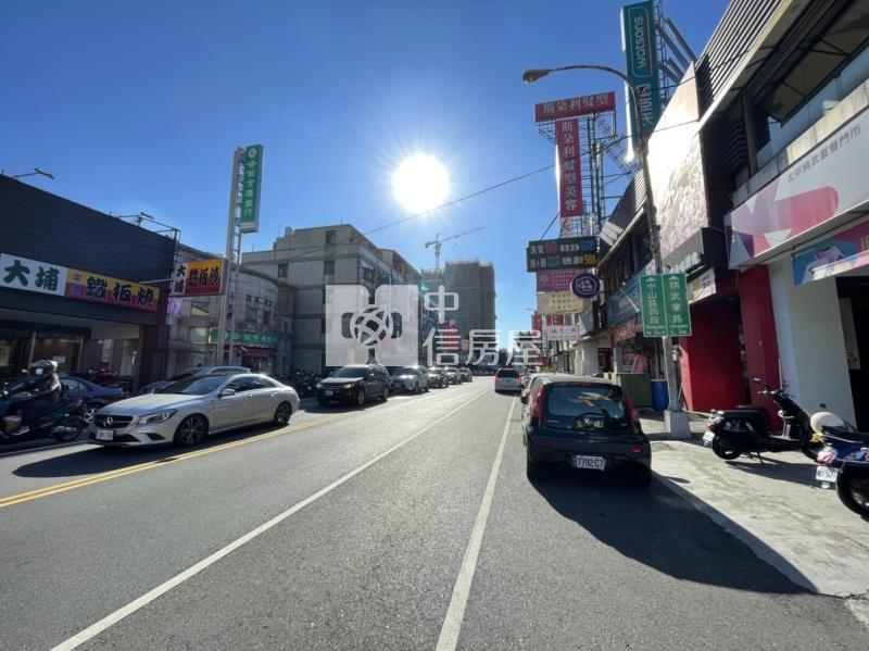 正樹德路大面寬百坪透店（專任）房屋室內格局與周邊環境