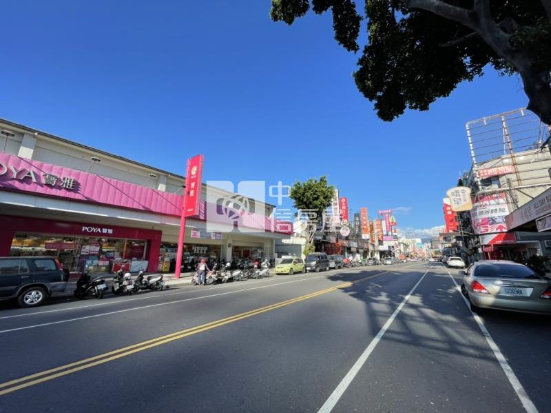 正樹德路大面寬百坪透店（專任）房屋室內格局與周邊環境