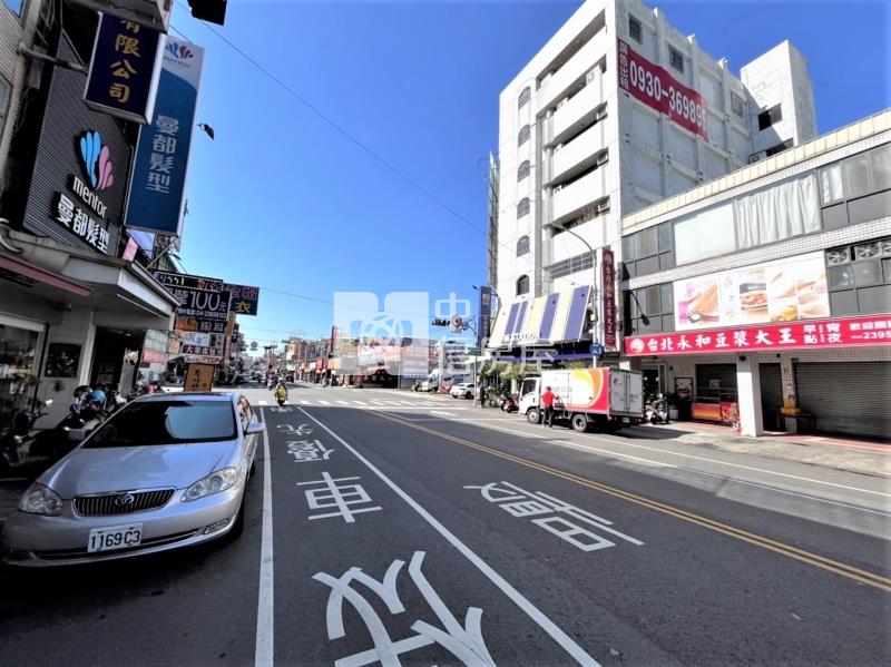 正樹德路大面寬百坪透店（專任）房屋室內格局與周邊環境