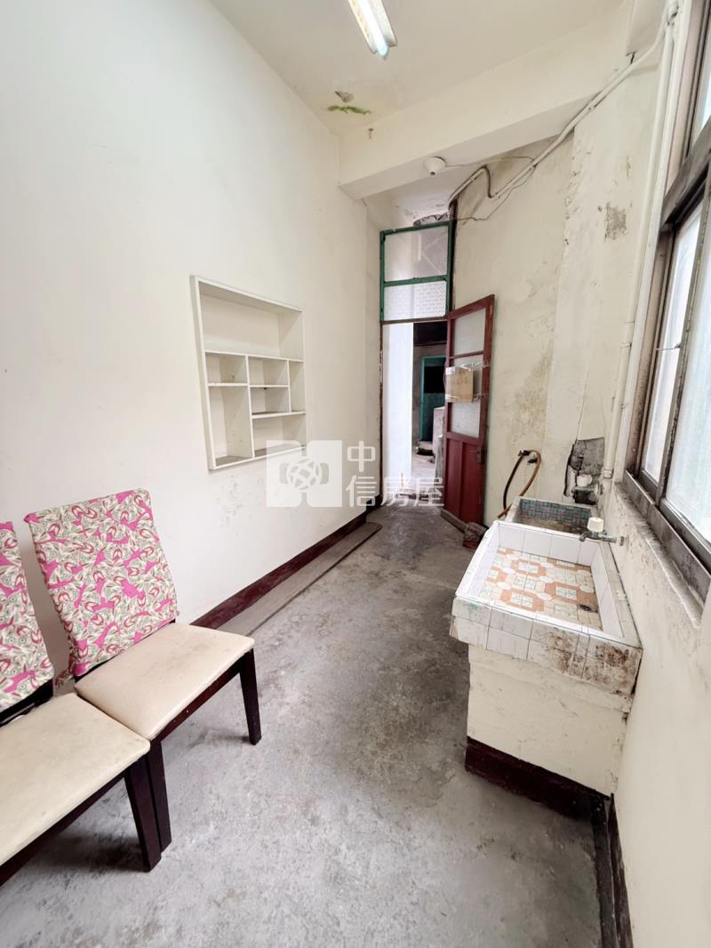 (正商業區)A22捷運站大面寬透店房屋室內格局與周邊環境