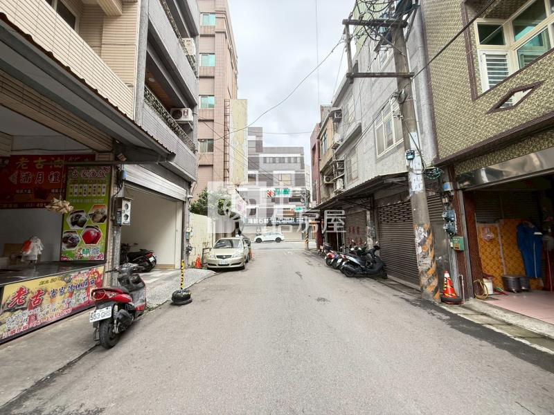 (正商業區)A22捷運站大面寬透店房屋室內格局與周邊環境