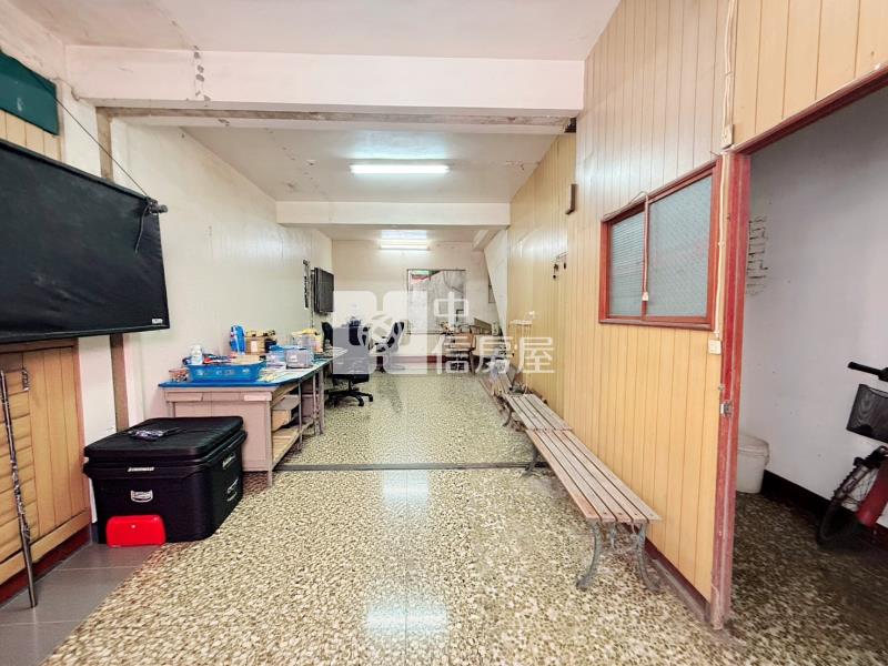 (正商業區)A22捷運站大面寬透店房屋室內格局與周邊環境