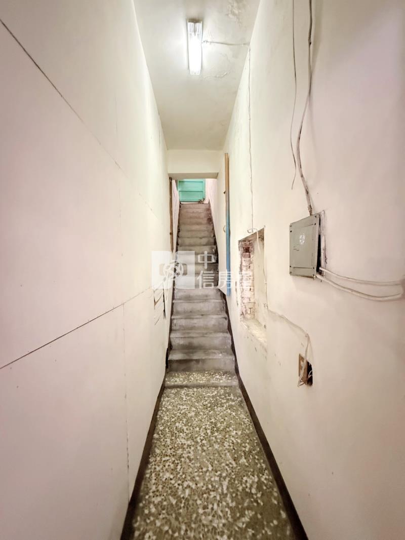 (正商業區)A22捷運站大面寬透店房屋室內格局與周邊環境