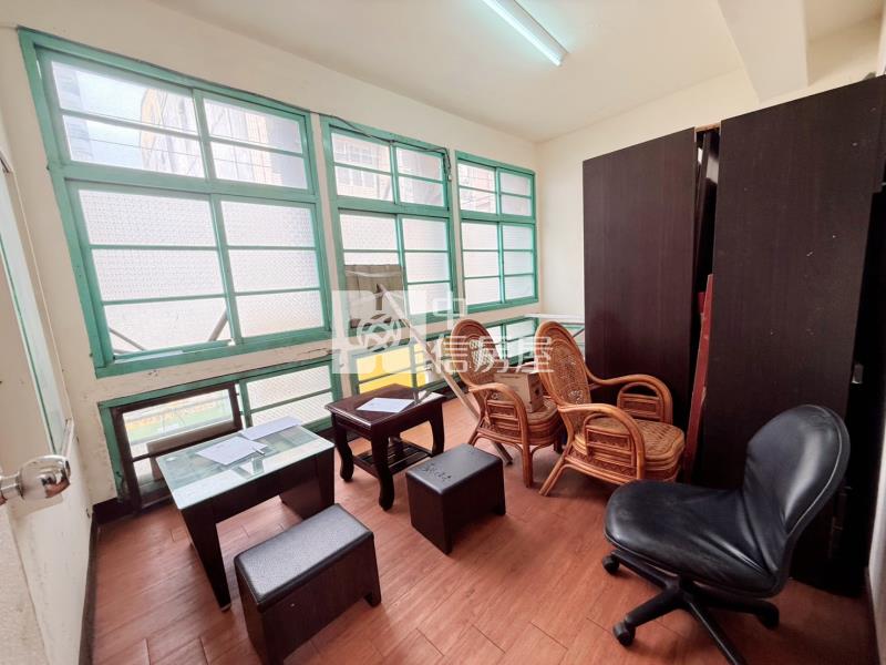 (正商業區)A22捷運站大面寬透店房屋室內格局與周邊環境