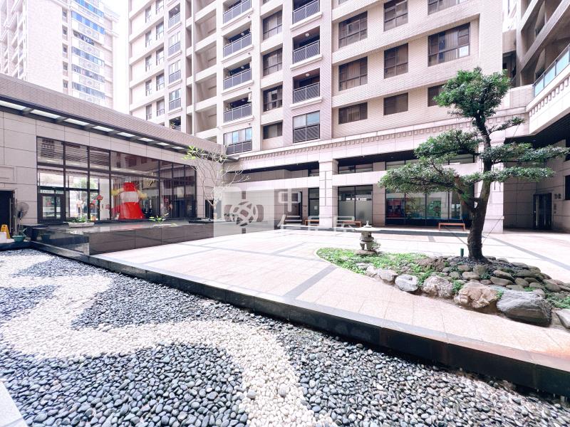 幸福公園大露臺美兩房車房屋室內格局與周邊環境