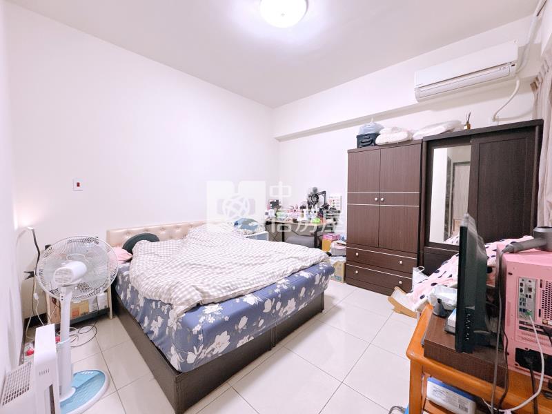 幸福公園大露臺美兩房車房屋室內格局與周邊環境