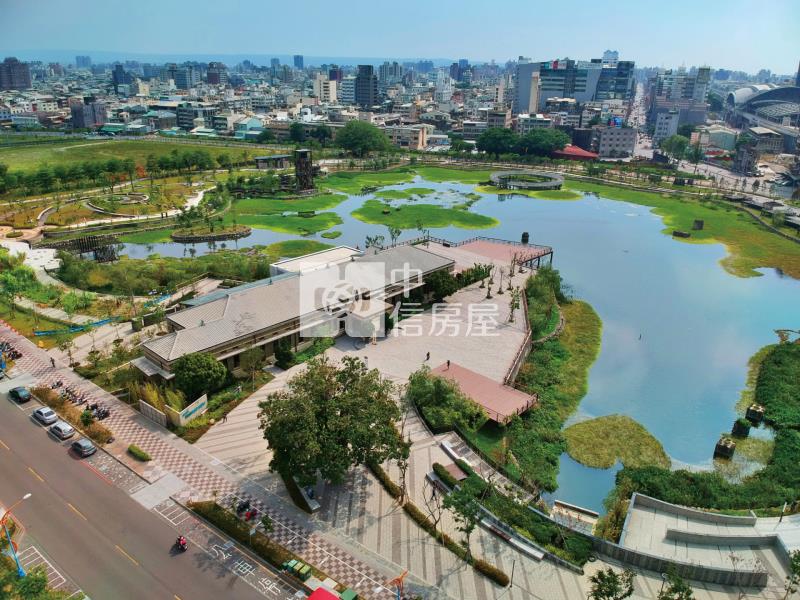 十甲x東光三面臨路住二角地房屋室內格局與周邊環境