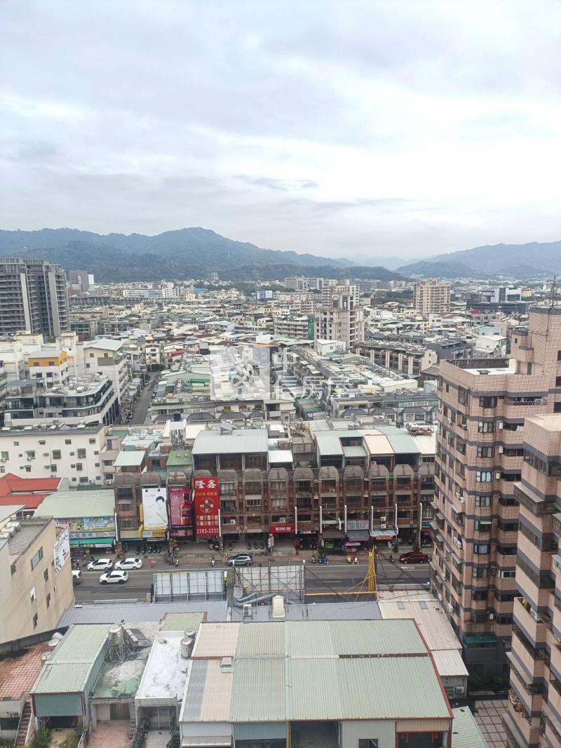 新光特區樹孝商圈兩房兩衛平車視野戶房屋室內格局與周邊環境