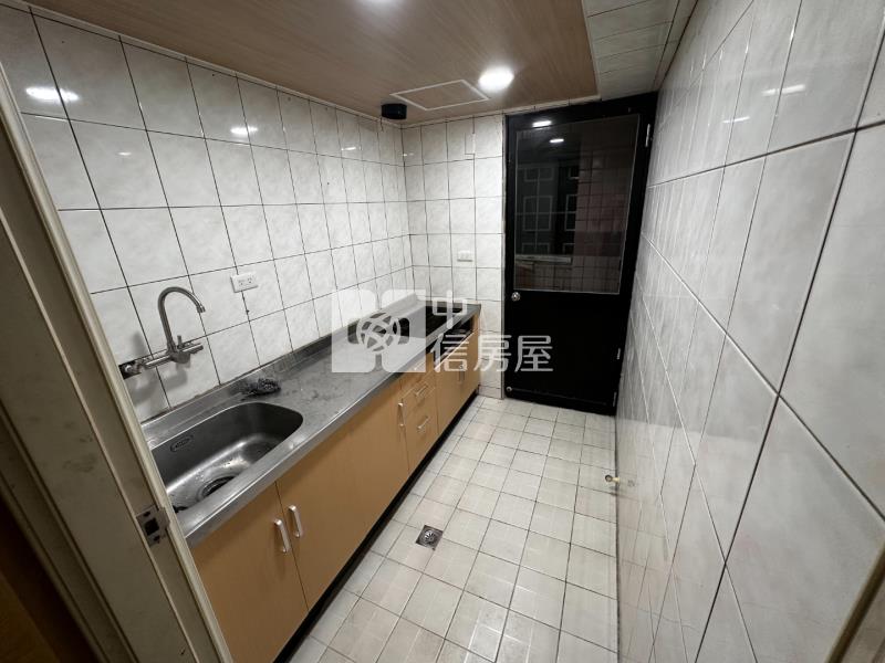 新興高中旁溫馨大兩房車房屋室內格局與周邊環境