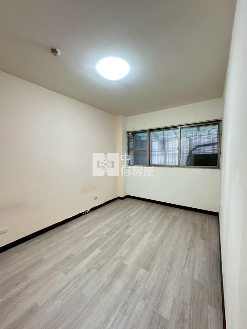 首購專屬 大里區中興商圈低總價三房機上車位房屋室內格局與周邊環境