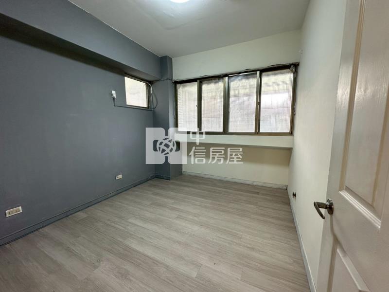 首購專屬 大里區中興商圈低總價三房機上車位房屋室內格局與周邊環境