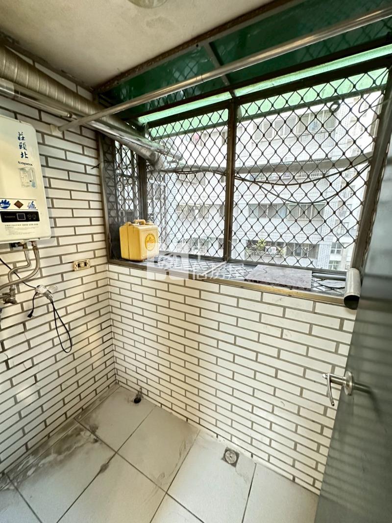 首購專屬 大里區中興商圈低總價三房機上車位房屋室內格局與周邊環境