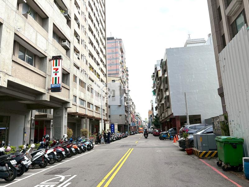 中國醫商圈前後臨路旗艦建地房屋室內格局與周邊環境