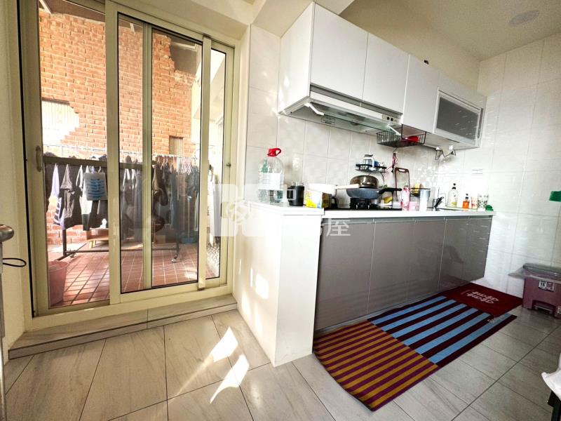 南區中興大學旁精美樓中樓有租車位房屋室內格局與周邊環境