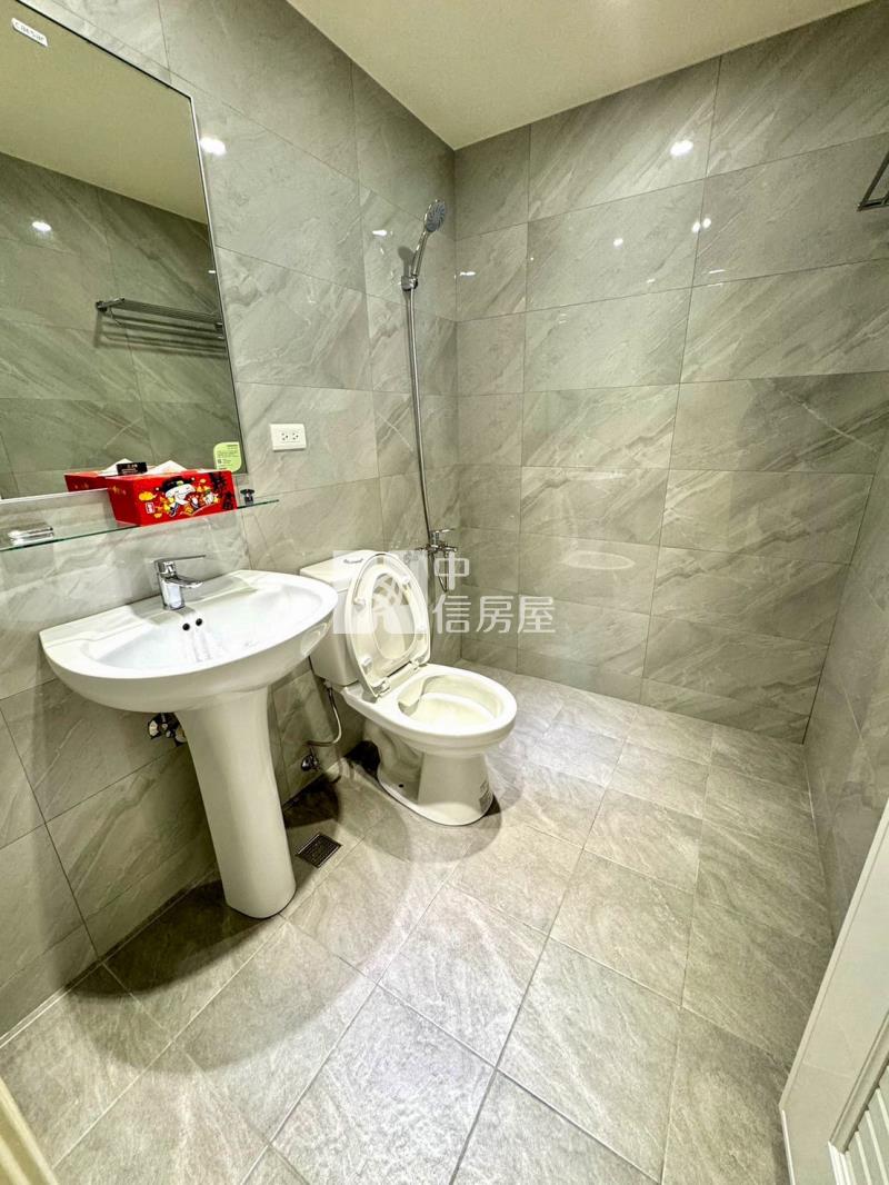 南區中興大學旁精美樓中樓有租車位房屋室內格局與周邊環境