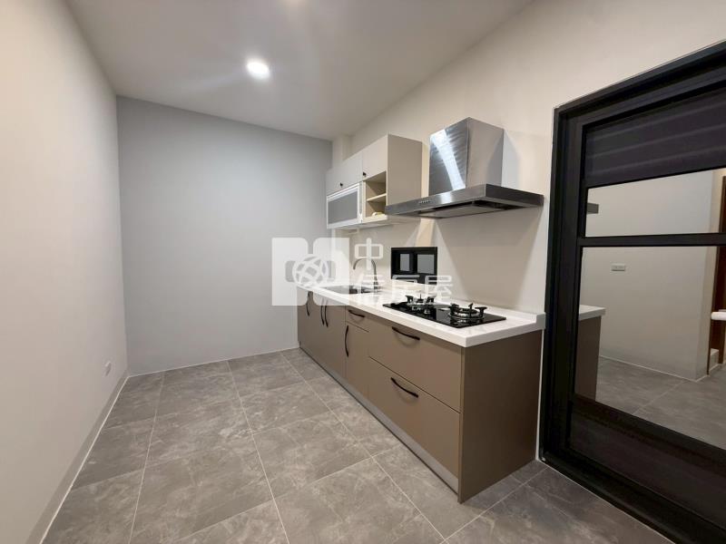 潮州鬧區整新車庫透天房屋室內格局與周邊環境