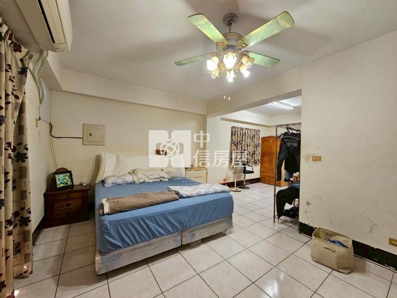 世賢圖書館大店面房屋室內格局與周邊環境