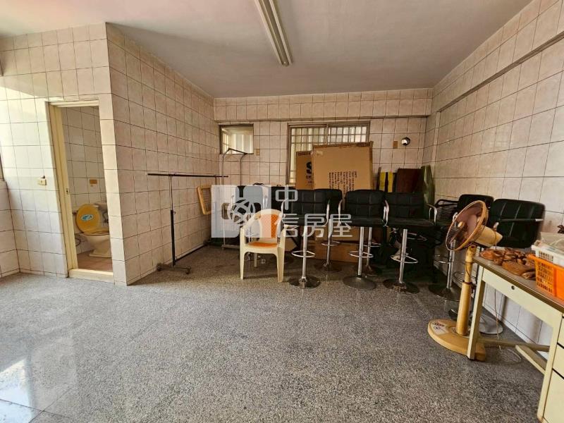 世賢圖書館大店面房屋室內格局與周邊環境