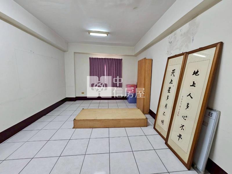 世賢圖書館大店面房屋室內格局與周邊環境