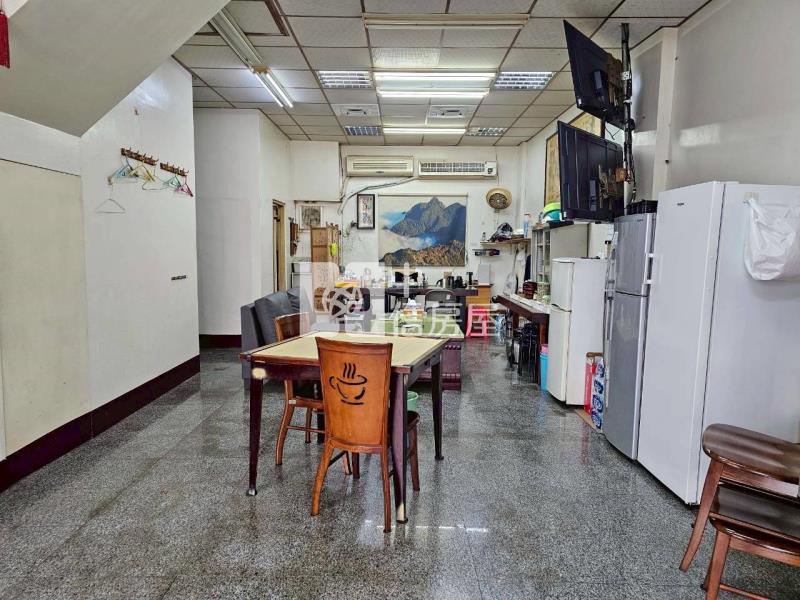 世賢圖書館大店面房屋室內格局與周邊環境