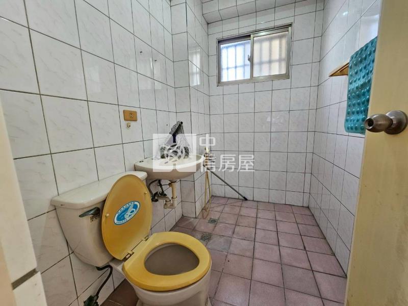 世賢圖書館大店面房屋室內格局與周邊環境