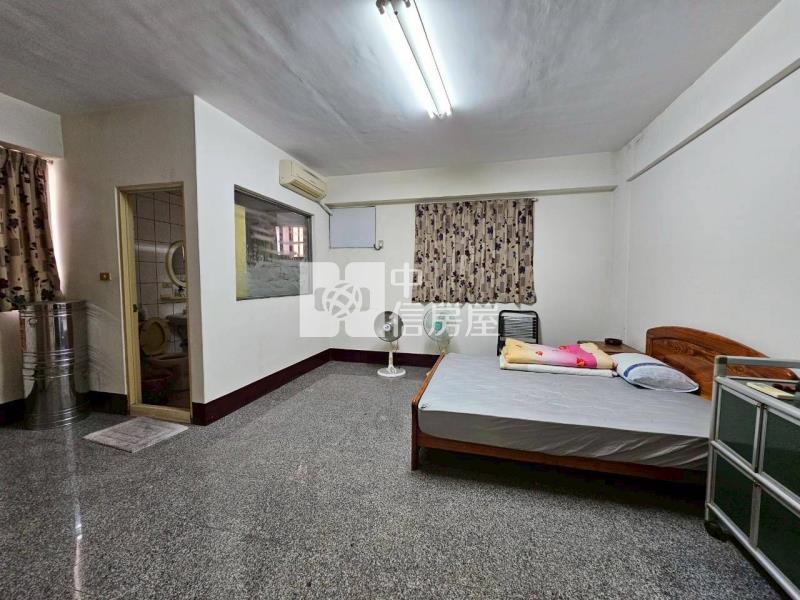 世賢圖書館大店面房屋室內格局與周邊環境