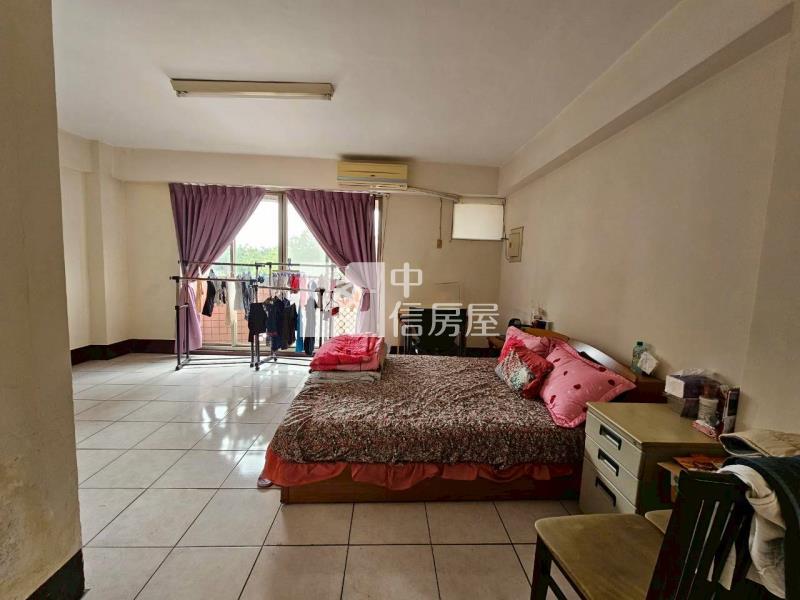 世賢圖書館大店面房屋室內格局與周邊環境