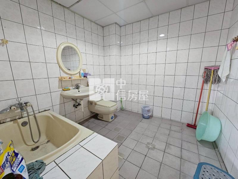 世賢圖書館大店面房屋室內格局與周邊環境