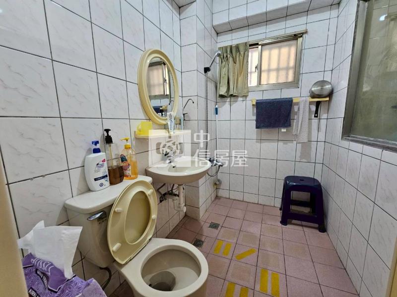 世賢圖書館大店面房屋室內格局與周邊環境