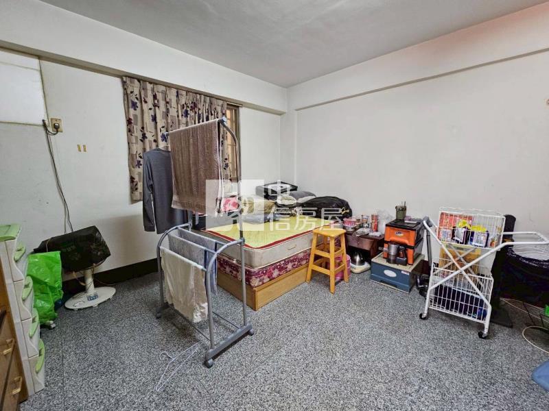 世賢圖書館大店面房屋室內格局與周邊環境