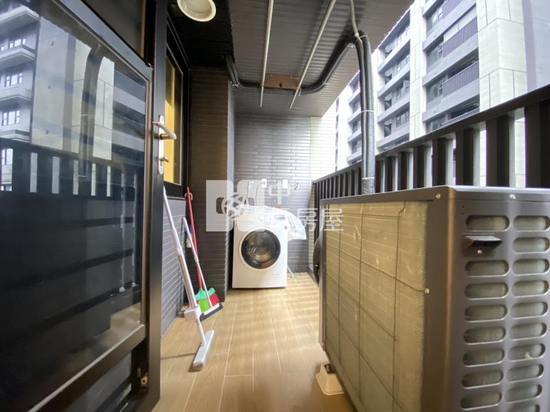 青埔A18站前新銳裝潢商辦車房屋室內格局與周邊環境