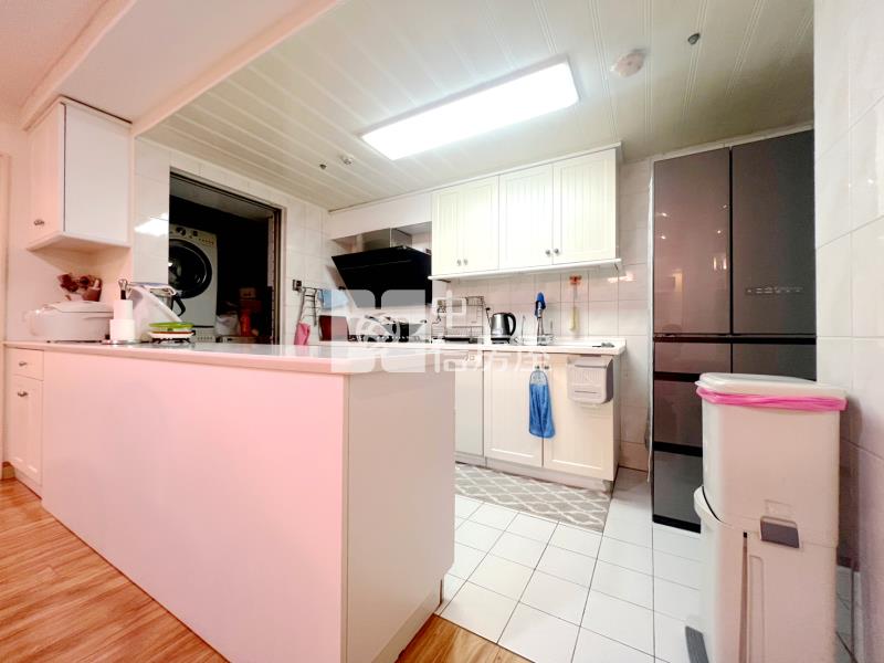 荷蘭村高樓層四房雙平車房屋室內格局與周邊環境