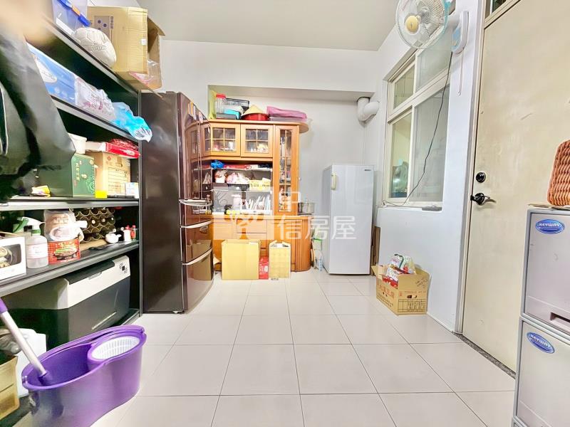 東區震後大面寬雙車別墅房屋室內格局與周邊環境