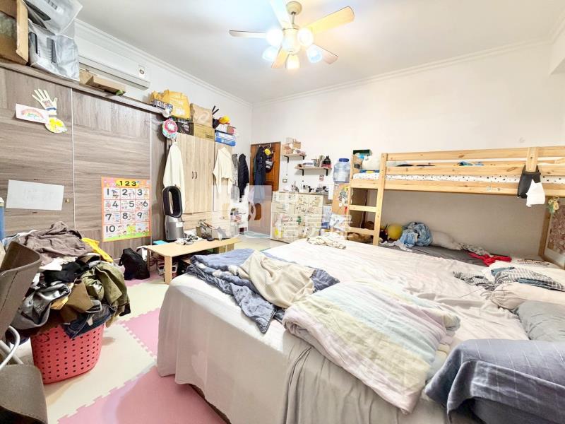 東區震後大面寬雙車別墅房屋室內格局與周邊環境