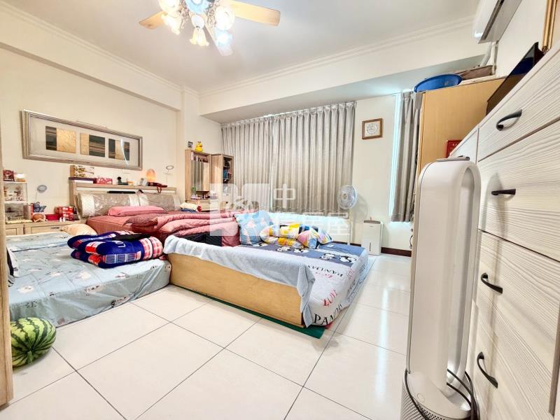 東區震後大面寬雙車別墅房屋室內格局與周邊環境