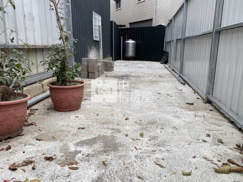 正鄰中投西路有水有電低總價小農地房屋室內格局與周邊環境