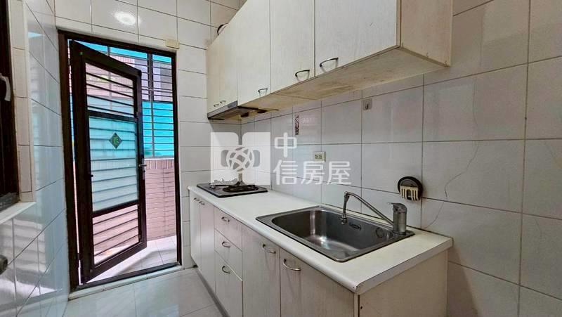 ●華麗站前挑高一樓房屋室內格局與周邊環境